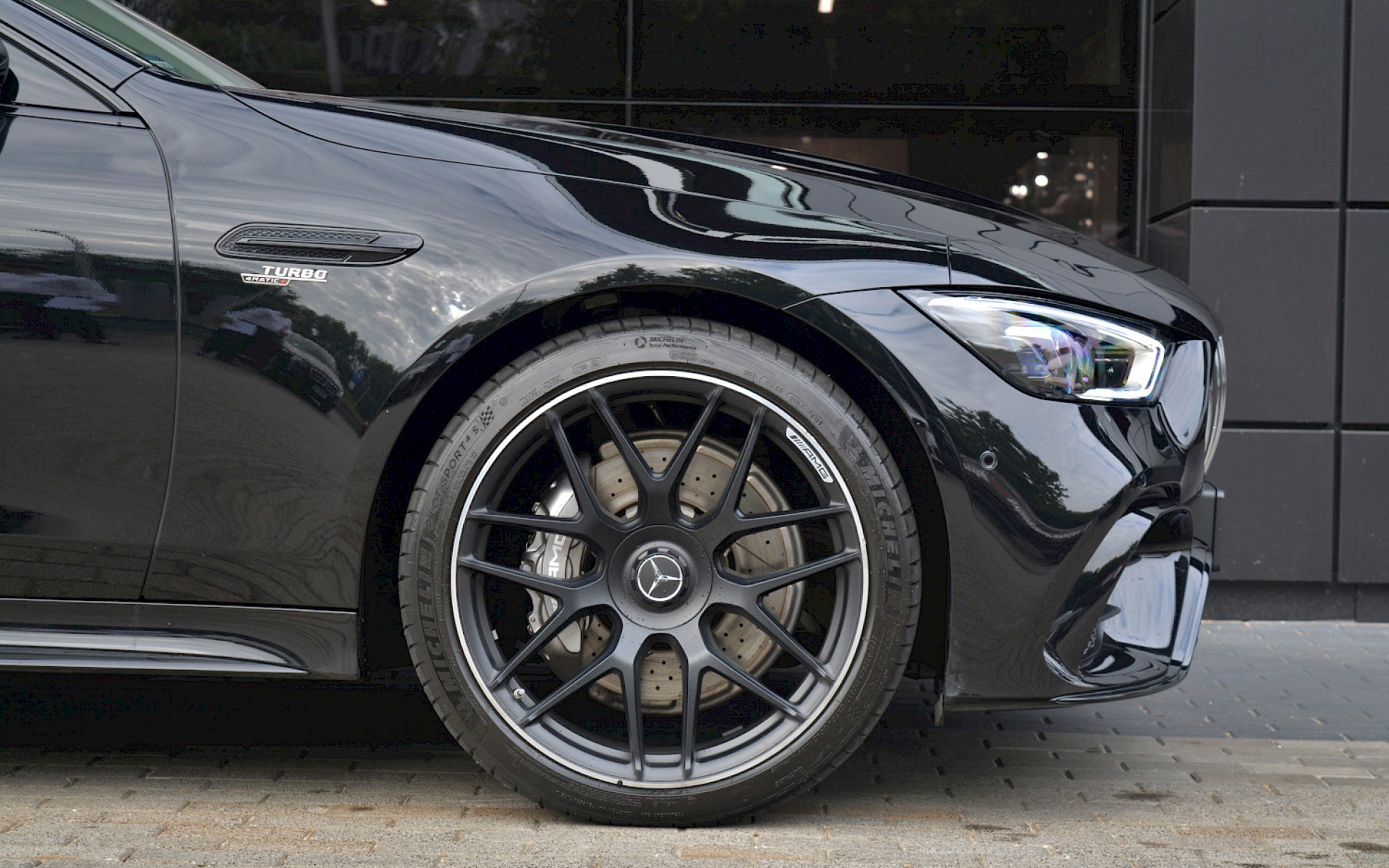 Mercedes-AMG GT 43 z oferty Rent.me Duda-Cars koło i felga